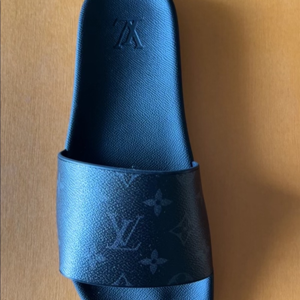 Mens Louis Vuitton pool slides - size 11 US (10 LV)